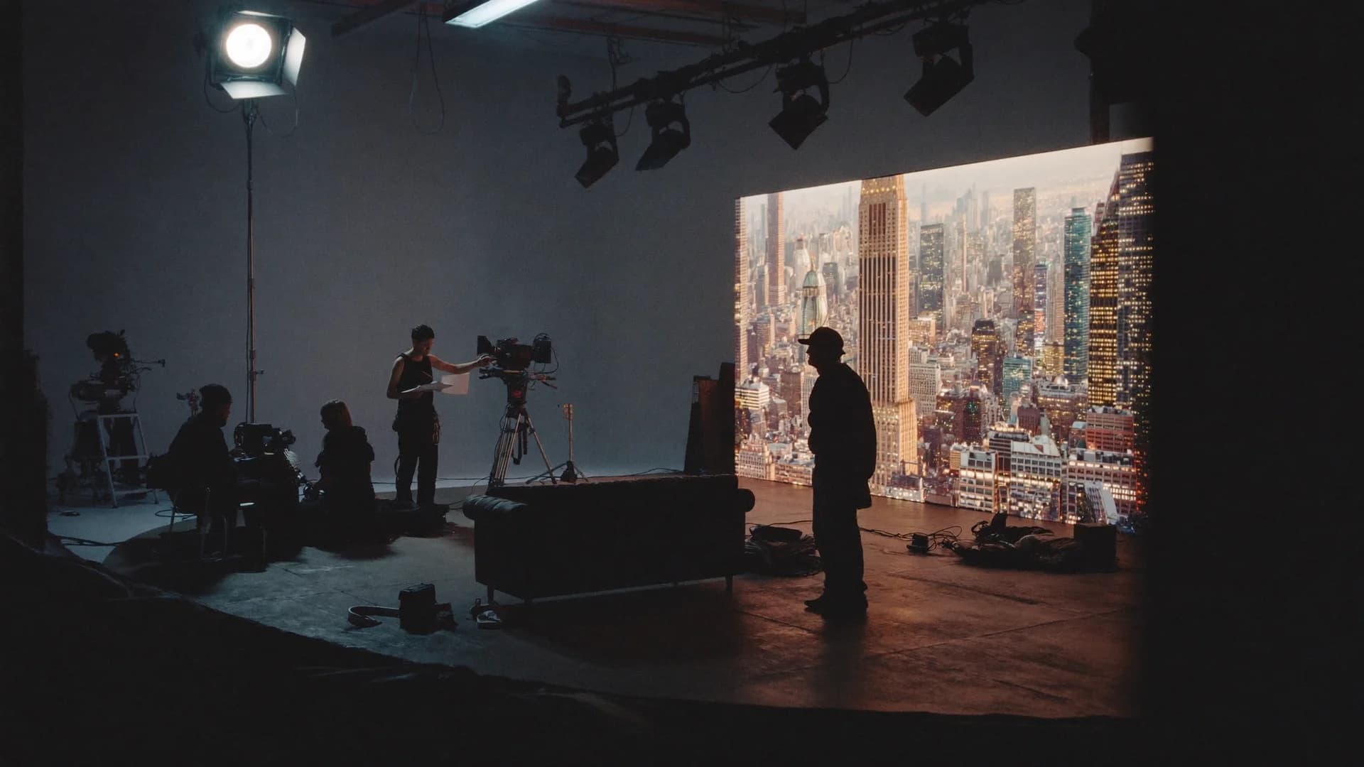 How to Plan a Hybrid Studio Shoot in London: Combining Traditional & Virtual Production