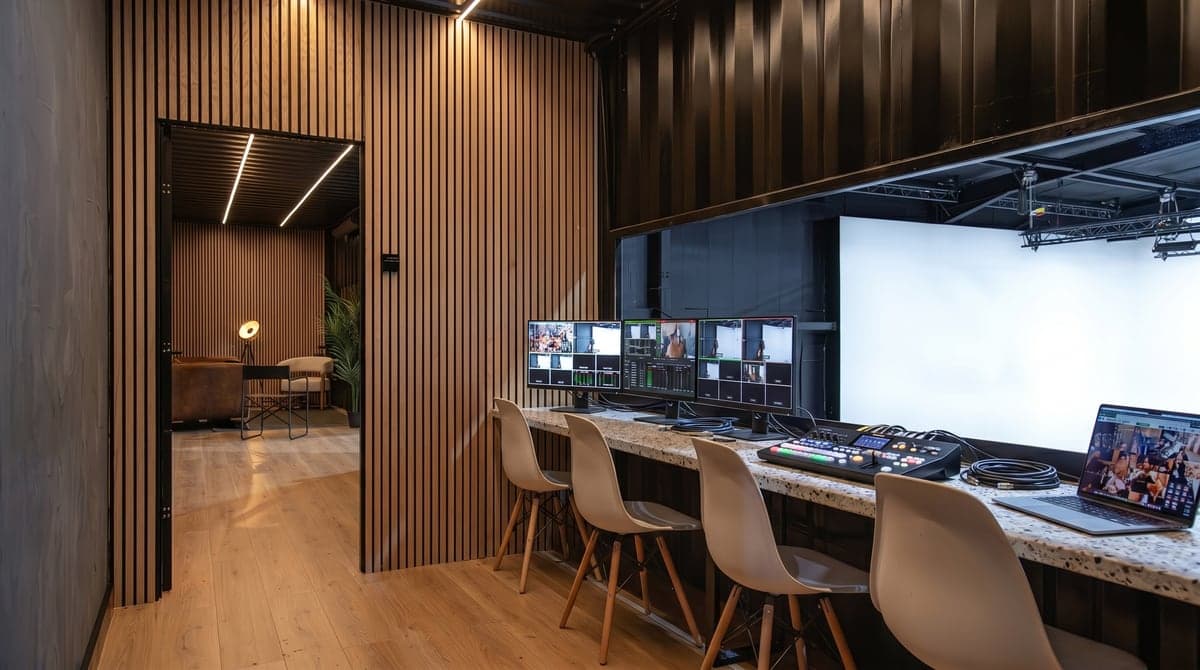 Live streaming playback and remote monitoring station in the studio