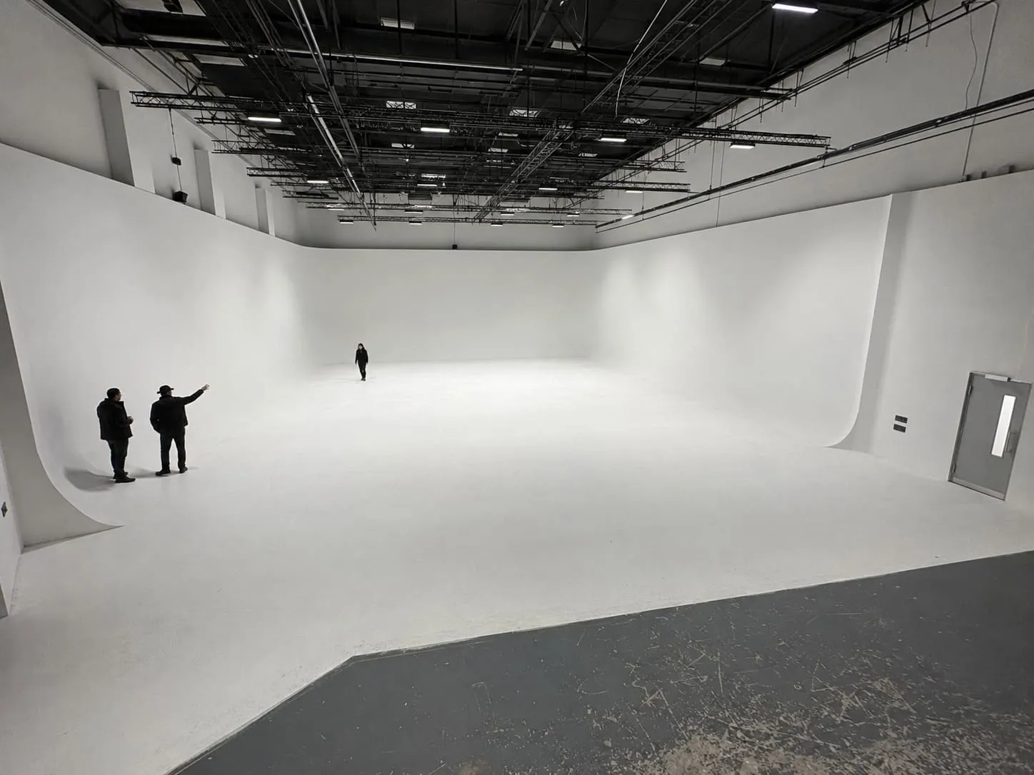 Dry hire of an infinity cove