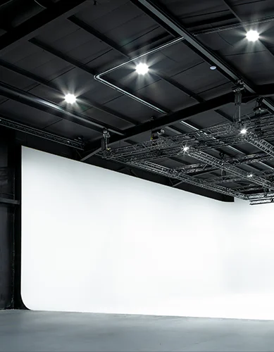 Infinity cove for editorial shoots